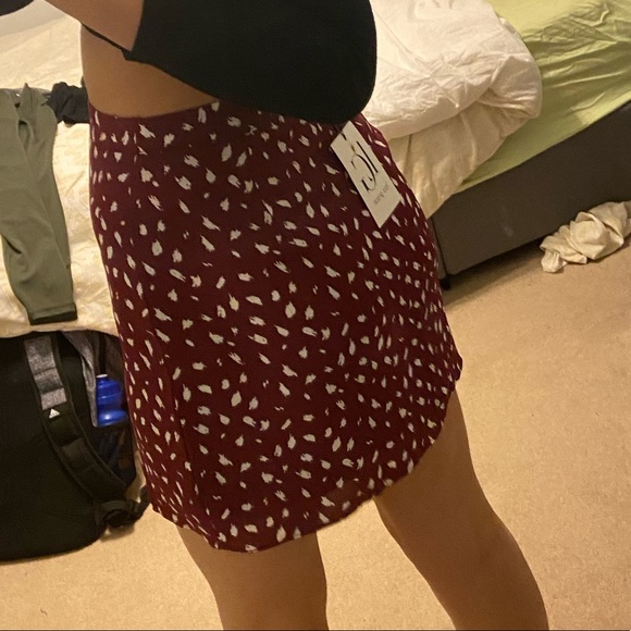 Burgundy and White Printed Mini Skirt - Picture 2 of 6